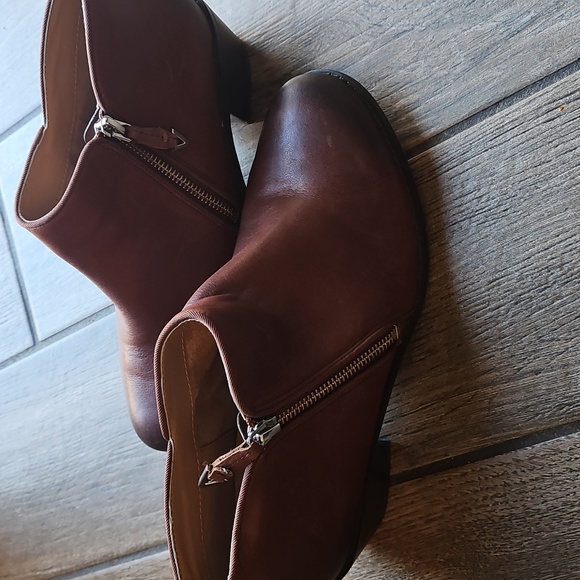 Vionic Jolene Ankle Boots - Picture 10 of 10